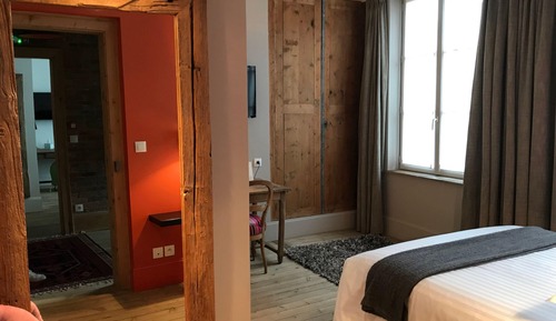 Double Room (Orange)