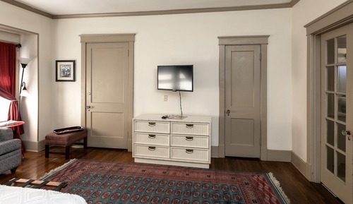 Deluxe Studio