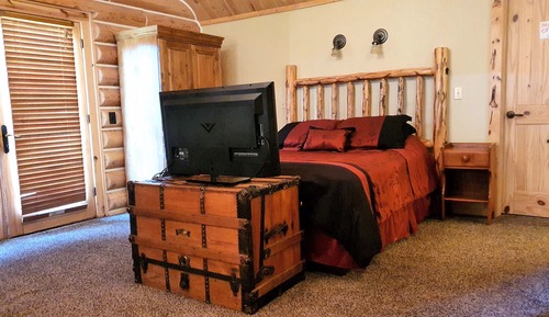 Family Room, 1 Bedroom, Balcony, Mountain View (Amazing Room, Private Bath)
