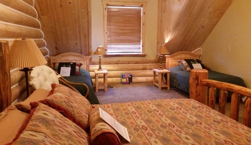 Family Room, Multiple Beds, Private Bathroom, Mountain View (Beautiful Room, Private Bath)
