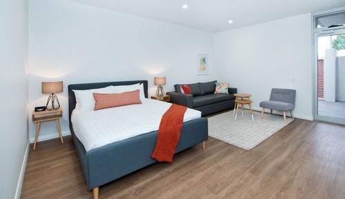 Queen Studio Accessible (Jury Room)