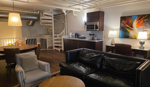 Suite, Mezzanine