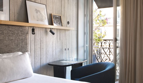 Room, Balcony
