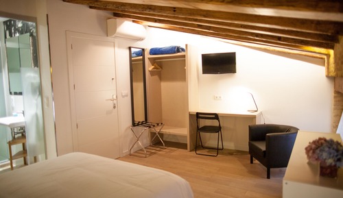 Double Room (Abuhardillada - 402)