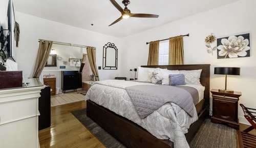 Standard Room, 1 King Bed ( (3, 4, 7))