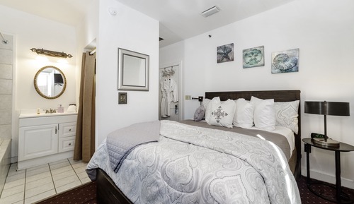 Standard Room, 1 Queen Bed, Balcony ( (9, 13))