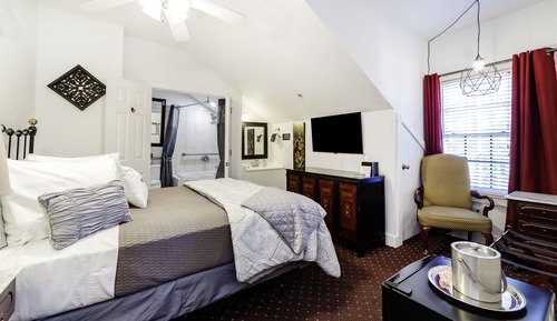 Standard Room, 1 Queen Bed ((5, 6, 8))