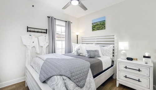 Standard Room, 1 Queen Bed ((12) With Walking Shower)