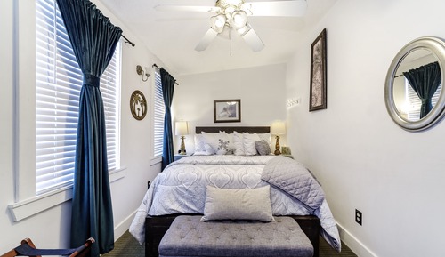 Standard Room, 1 Queen Bed ((5, 6, 8))
