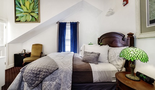 Standard Room, 1 Queen Bed, Balcony ( (9, 13))