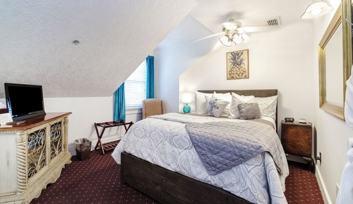 Standard Room, 1 Queen Bed ((5, 6, 8))