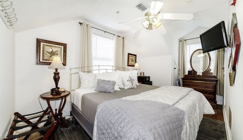 Standard Room, 1 King Bed ( (3, 4, 7))