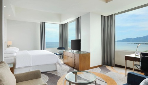 Deluxe Suite, 1 King Bed, Sea View
