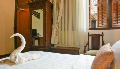 Hang Li Poh & Cheng Ho