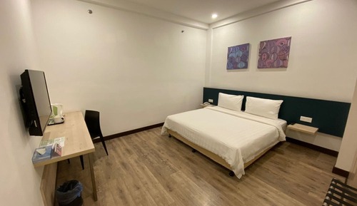 Standard King Room - No Window