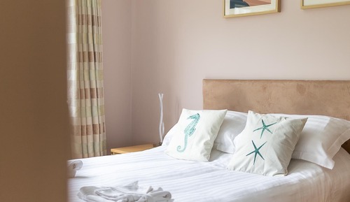 Classic Apartment, 2 Bedrooms, Balcony