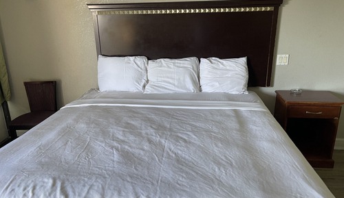 Standard Room, 1 King Bed, Smoking