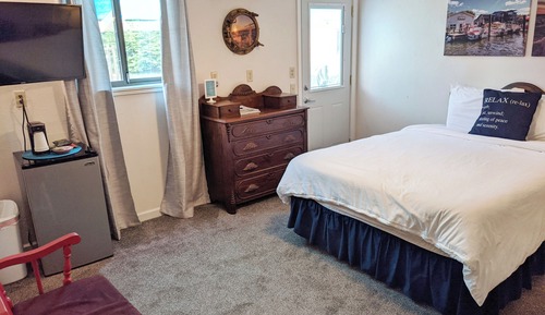 Classic Room, 1 Queen Bed, Patio