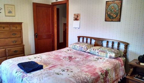 Room, 1 Queen Bed, Shared Bathroom (Garden Room)