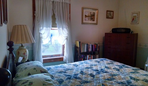 Room, 1 Queen Bed, Shared Bathroom (Wildlife)