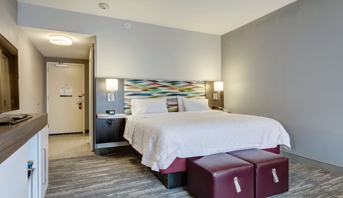 Studio, 1 King Bed, Accessible, Non Smoking, w/Microwave (Mobility & Hearing, Roll-in Shower)