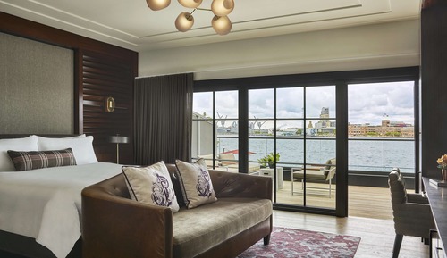 Deluxe Harbor Balcony King