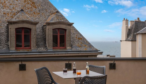 Suite, Multiple Beds, Terrace