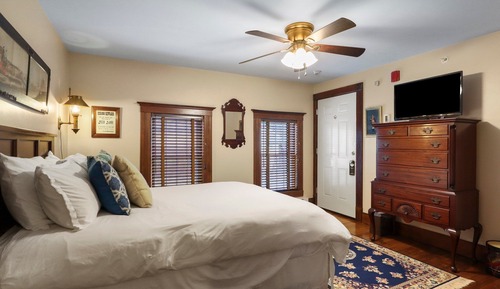 Room, Private Bathroom (Room 4)