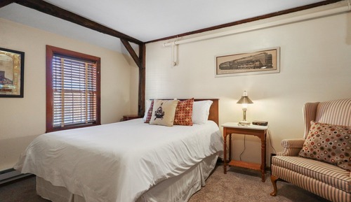 Room, Private Bathroom (Engineers Suite)