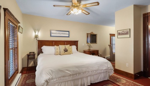 Room, Private Bathroom (Room 3)