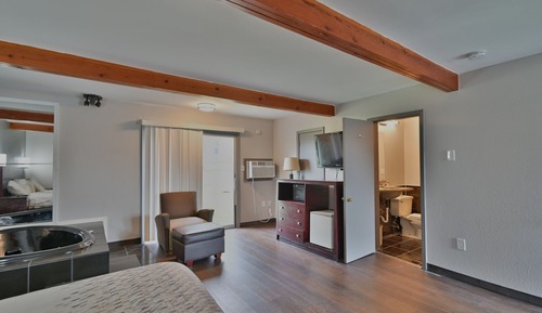 Exclusive Room, 1 King Bed, Jetted Tub