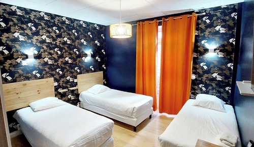 Standard Triple Room, Ensuite (CHAMBRE TRIPLE VUE COUR)