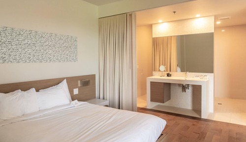 Room, 1 Queen Bed, Accessible, Non Smoking (Golf Course View)
