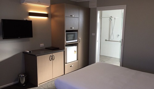 Premium Studio, 1 Queen Bed, Accessible