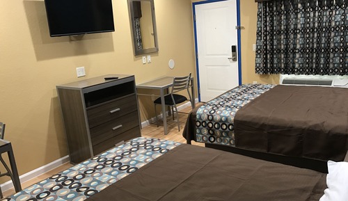 Deluxe Room, 2 Queen Beds, Smoking, Kitchenette