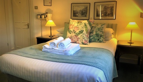 Double Room, Ensuite, Garden View (Small )