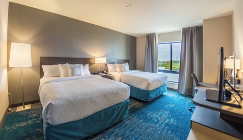 Room, 2 Queen Beds, Roll-in Shower