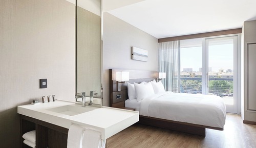 Room, 1 King Bed, City View (Balcony)