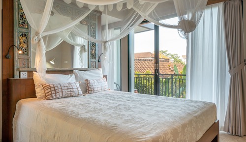 Romantic Studio Suite