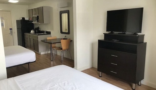 Deluxe Double Room, Multiple Beds, Smoking