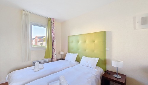 Studio, 2 Twin Beds