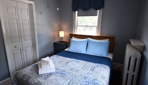 Room 8 - Upstairs Queen, En-Suite Bath