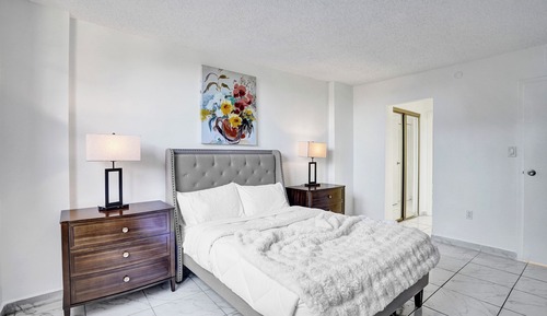 Deluxe Room, 1 Queen Bed, Non Smoking, Private Bathroom