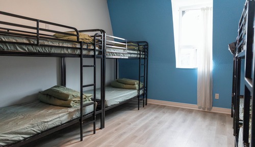 Three-Bedroom Apartment for 24