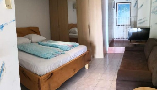 Studio (Studio apartment with terrace near th)
