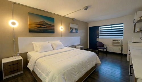 Deluxe Room, Balcony