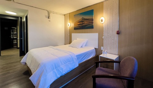 Comfort Room, Balcony