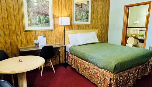 Standard Room, 1 Queen Bed