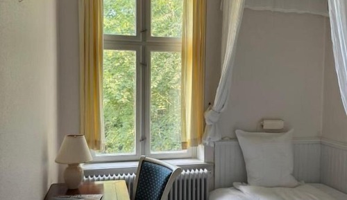 Petite Single - Garden View