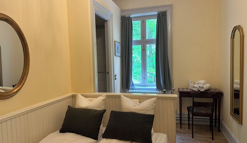 Petite Double - Garden View